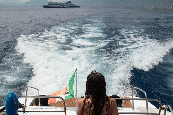 relaxing-day-on-board-a-super-yacht-for-up-to-35-people