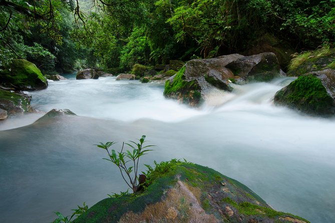 rio-celeste-and-tenorio-volcano-hike-with-lunch