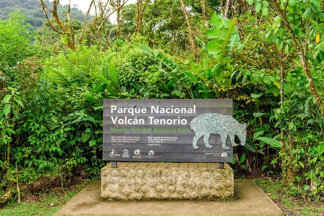 rio-celeste-hiking-sloth-sanctuary-llanos-de-cortes-waterfall-tour