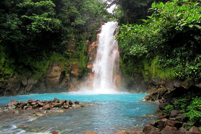 rio-celeste-nature-hike-and-swimming-experience-at-the-blue-river