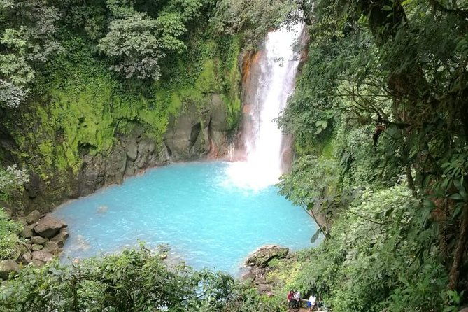rio-celeste-waterfall-and-sloth-watching-tour