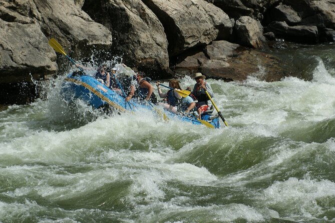 river-whitewater-rafting-day-trip-in-salmon