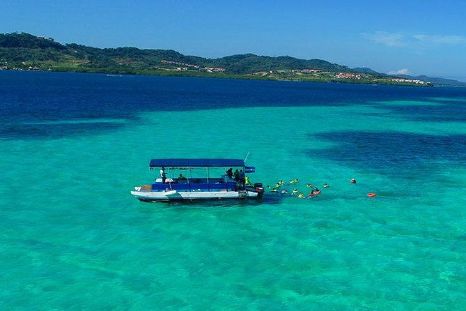 roatan-private-catamaran-shipwreck-blue-channel-and-starfish-with-transfer