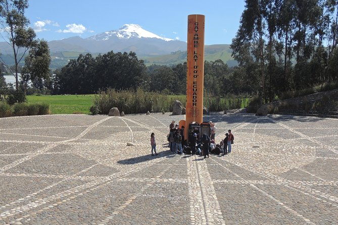 rose-plantation-equator-line-and-otavalo-market-private-tour