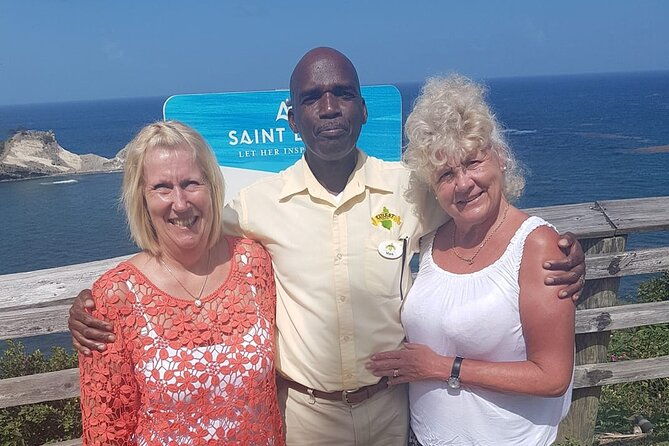 roundtrip-transfer-from-uvf-airport-to-resorts-in-gros-islet-groups-of-4-plus