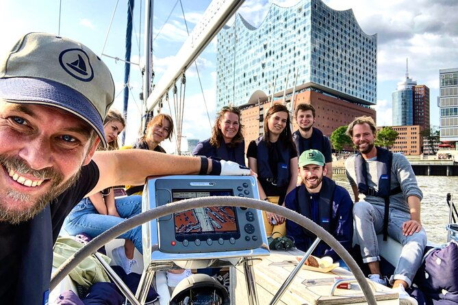 sailingyacht-event-cruise-in-the-city-unique-harbor-tour-2