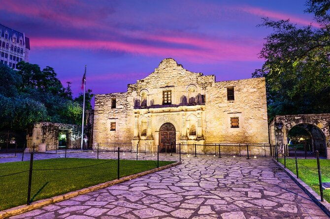 san-antonio-night-riverwalk-tour-with-tower-of-americas
