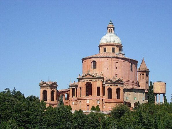 san-luca-experience-tour-skip-the-line-and-food-tasting-2
