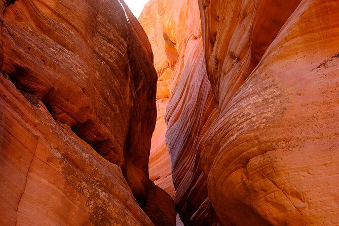 sand-boarding-and-peek-a-boo-slot-canyon-utv-adventure