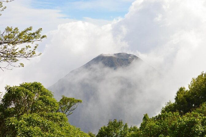 santa-ana-volcano-hike-tour-from-surf-city