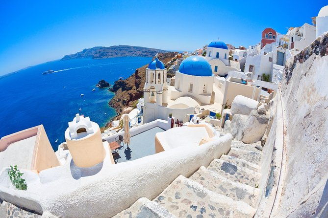 santorinithe-famous-spots-blue-domes-4-hours-private-tour