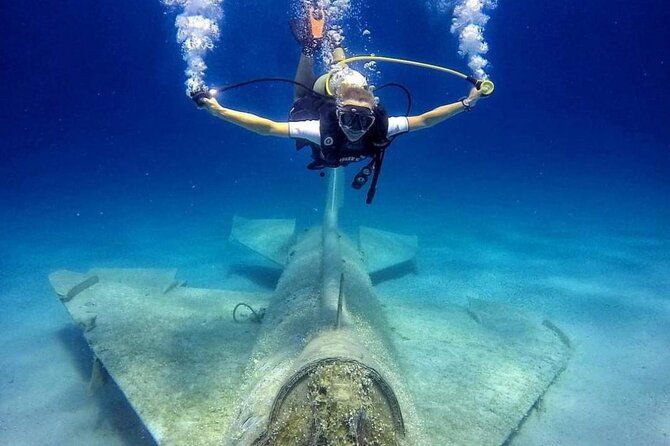 scuba-diving-in-mig-21-wreck-2