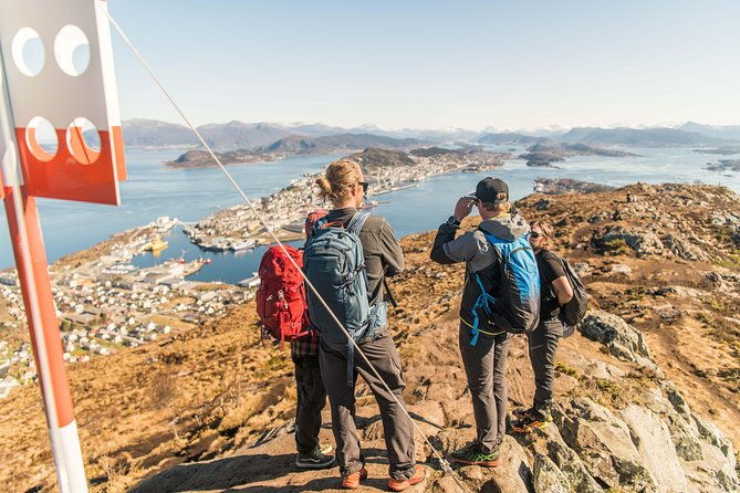 seakayak-and-hike-in-alesund