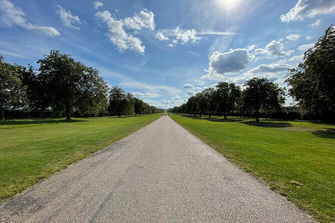 self-guided-walking-tour-of-windsor-town-with-mobile-app
