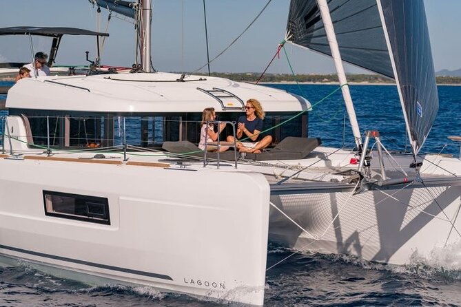semi-private-cruise-with-luxury-catamaran-in-delos-and-rhenia-islands