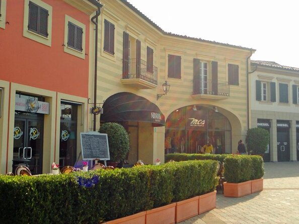 serravalle-outlet-shopping-mall-shuttle-bus