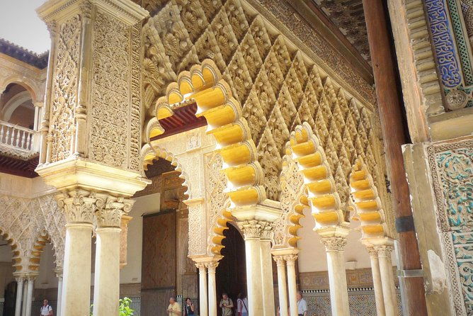 seville-tour-with-alcazar-cathedral-and-giralda-from-granada