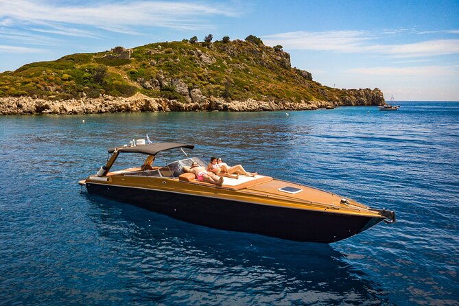 shipwreck-and-blue-caves-yacht-tour-2