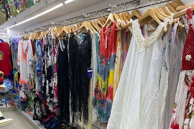 shopping-or-souvenirs-in-bavaro-plaza
