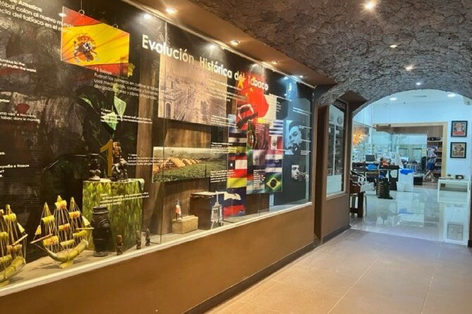 shopping-tour-punta-cana-larimar-chocolate-cigar-factory-souvenir