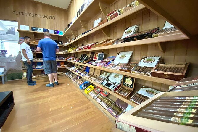 shopping-tour-punta-cana-rum-cigars-coffee-larimar-chocolate-souvenirs-mamajuan