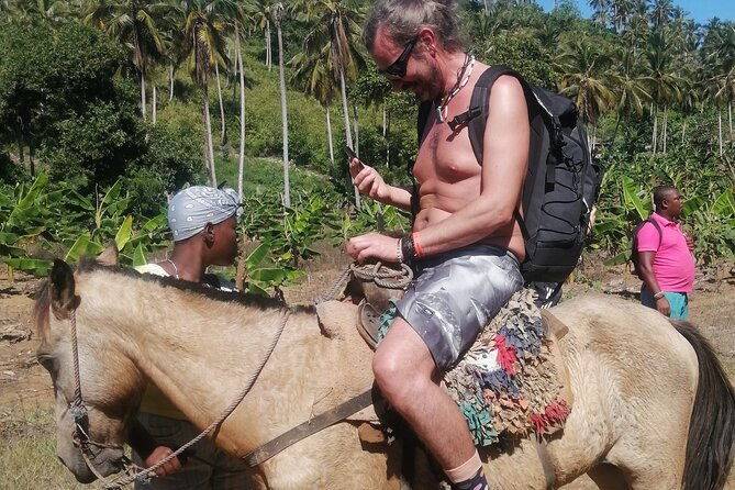 short-excursion-horseback-riding-tours-on-the-beach-and-mountain