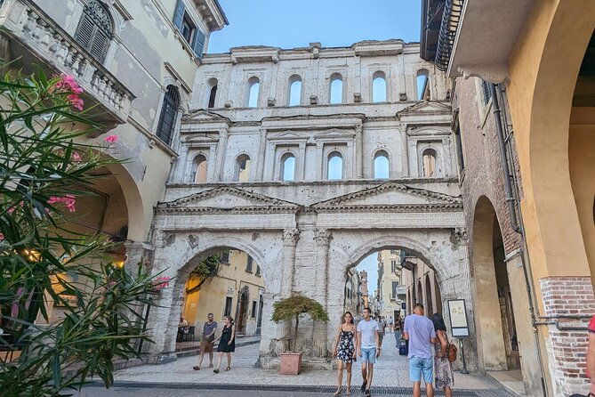sightseeing-walking-tour-in-verona-9-landmarks-with-live-guide