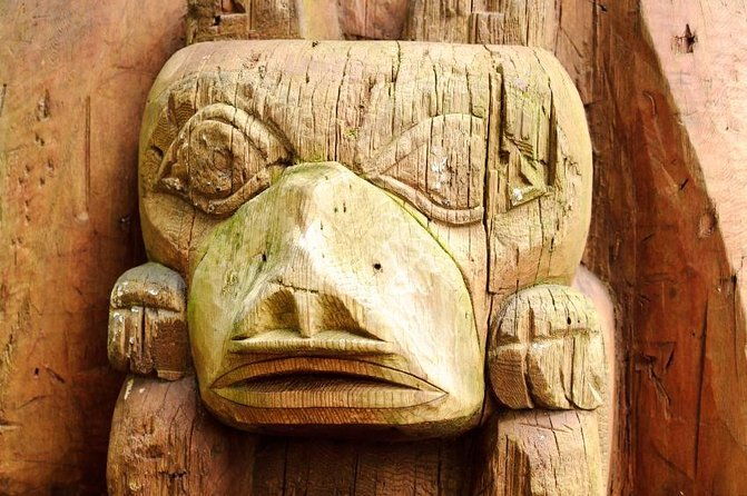 sitka-shore-excursion-bears-raptor-center-totem-park-tour-small-group