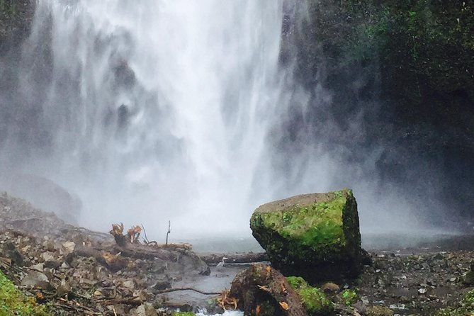 small-group-columbia-river-gorge-waterfalls-tour-from-portland