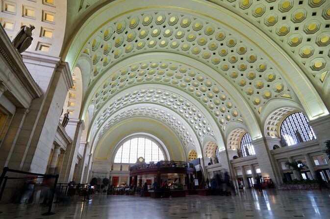small-group-food-drink-tour-from-union-station-to-union-market-2