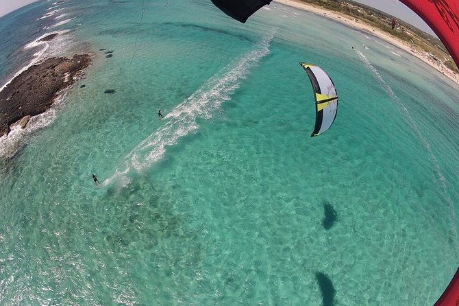 small-group-kiteboarding-lesson-in-puglia