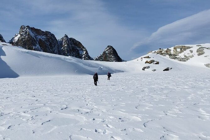 small-group-trekking-to-albino-glacier