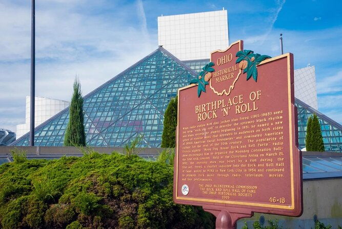 smartphone-guided-walking-tour-of-downtown-cleveland-sights-stories