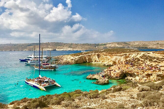 snorkeling-in-blue-lagoon-beaches-and-bays-trip-comino