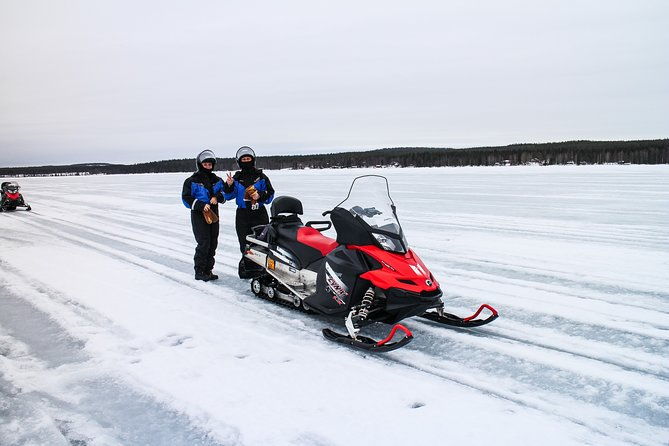 snowmobile-safari-in-the-nature-morning-start