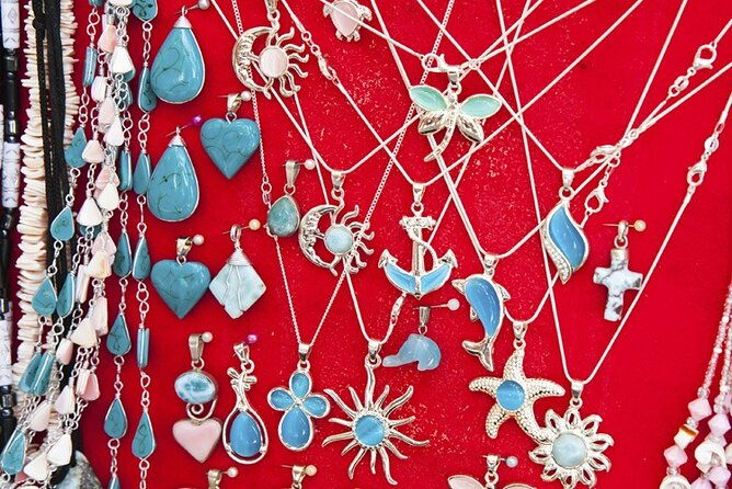 souvenirs-shopping-tour-from-punta-cana