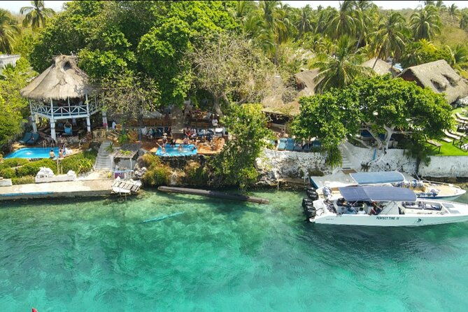 sport-boat-rosario-island-lunch-on-private-island-cholon-baru