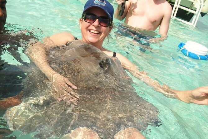 stingray-city-experience-plus-two-snorkeling-stops-on-grand-cayman