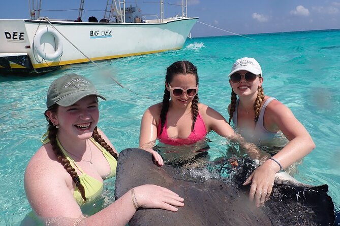 stingray-city-sandbar-coral-gardens-snorkeling-star-fish-point