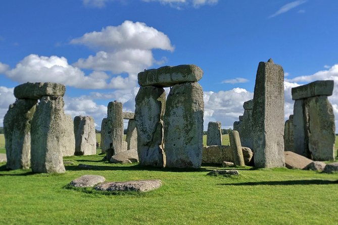 stonehenge-half-day-luxury-guided-tour-from-bath-for-2-8