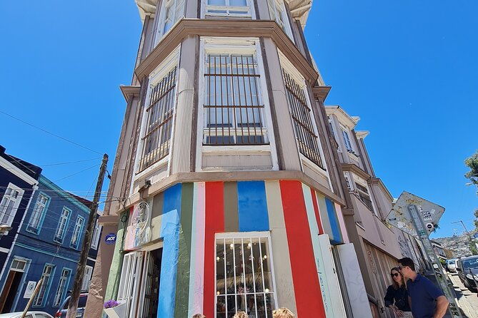street-art-in-valparaiso-and-wines-in-casablanca-from-santiago