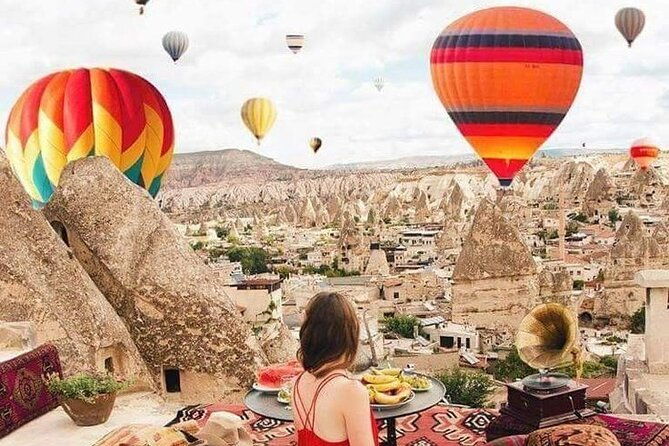 sunrise-hot-air-balloon-flights-in-goreme-valleys