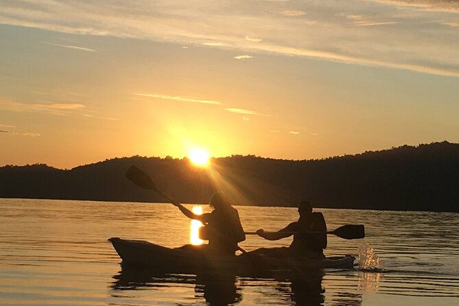sunrise-paddling-in-paraty