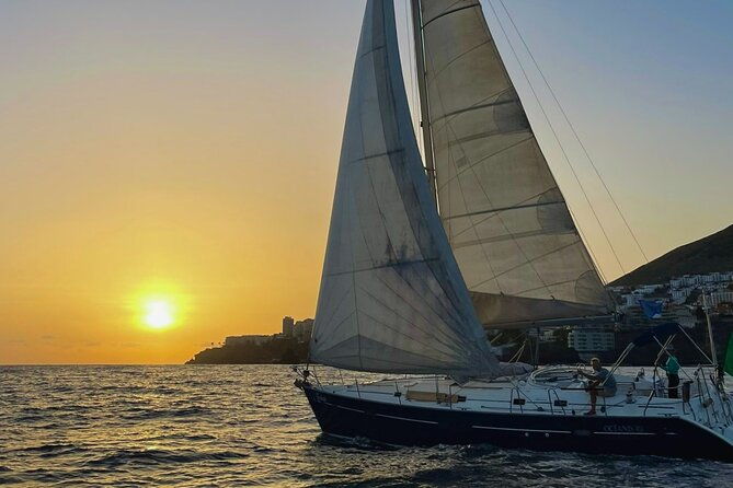 sunrise-sunset-moonlight-private-sailing-cruises-in-madeira-2
