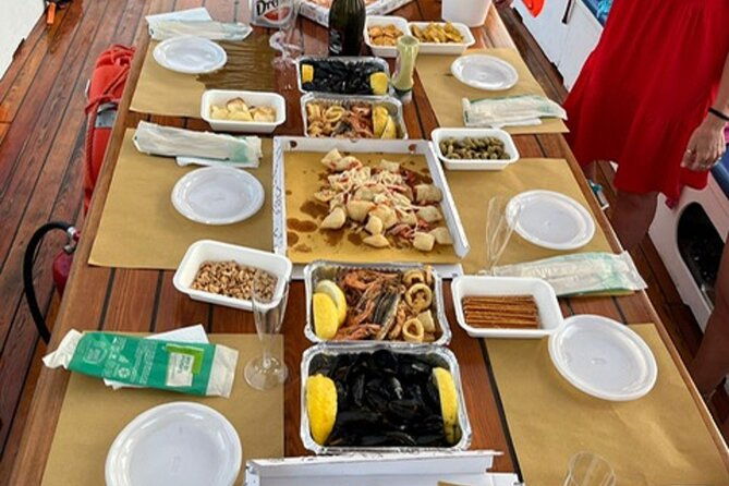 sunset-aperitif-on-a-boat-in-scilla