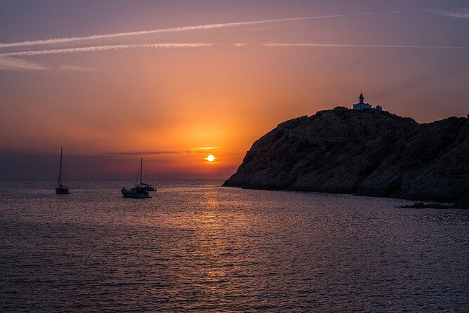 sunset-aperitif-on-the-water