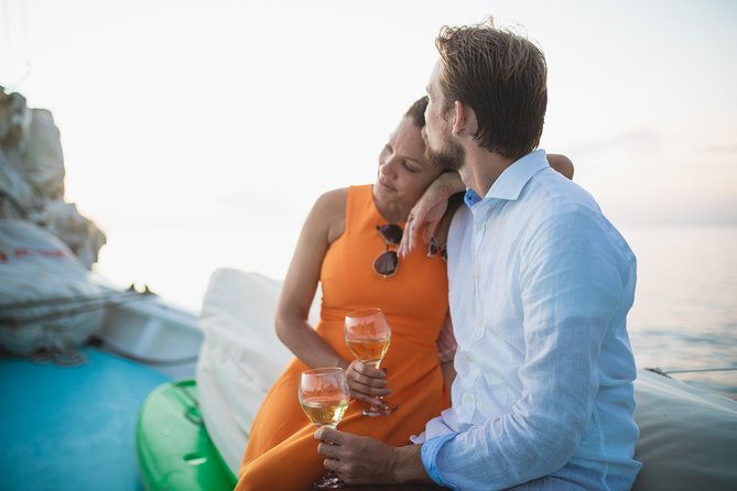 sunset-champagne-cruise-on-a-classic-schooner-with-boat-dogs