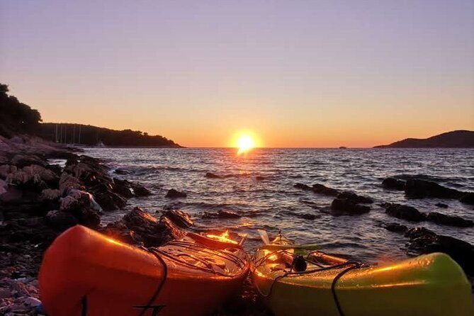 sunset-kayak-tour-in-hvar-town-croatia