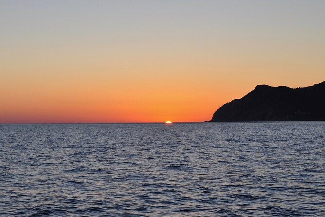sunset-on-a-sailboat-in-arrabida-setubal