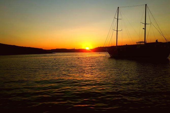sunset-private-boat-trip-charter-malta-gozo-comino-blue-lagoon